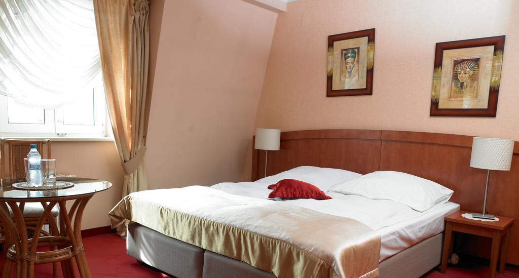 Hotel Atrium Nowy Tomyśl Habitación foto